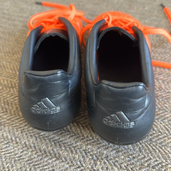 Adidas soccer shoes kids sz: 4 - Picture 3 of 8